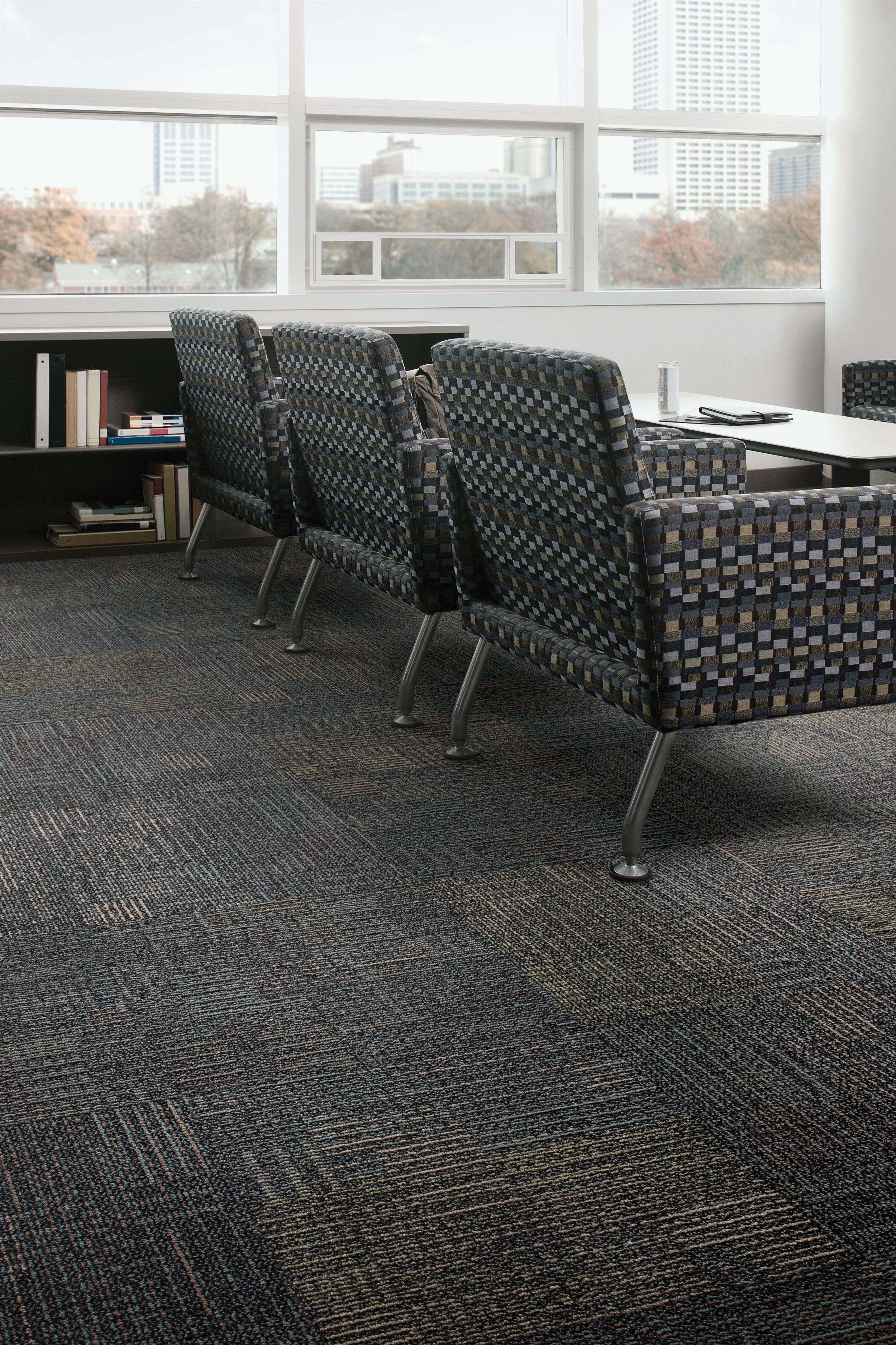 Interface To Scale carpet tile in seating area  imagen número 1