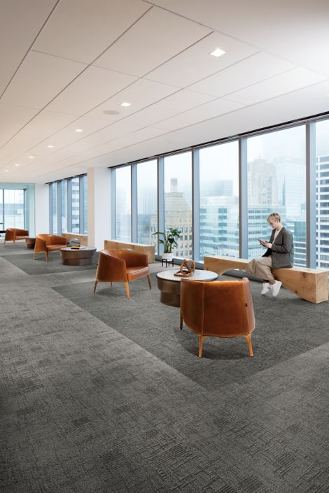 Interface Tokyo Texture and Vintage Kimono carpet tile in seating area with leather chairs and window bench  Bildnummer 3