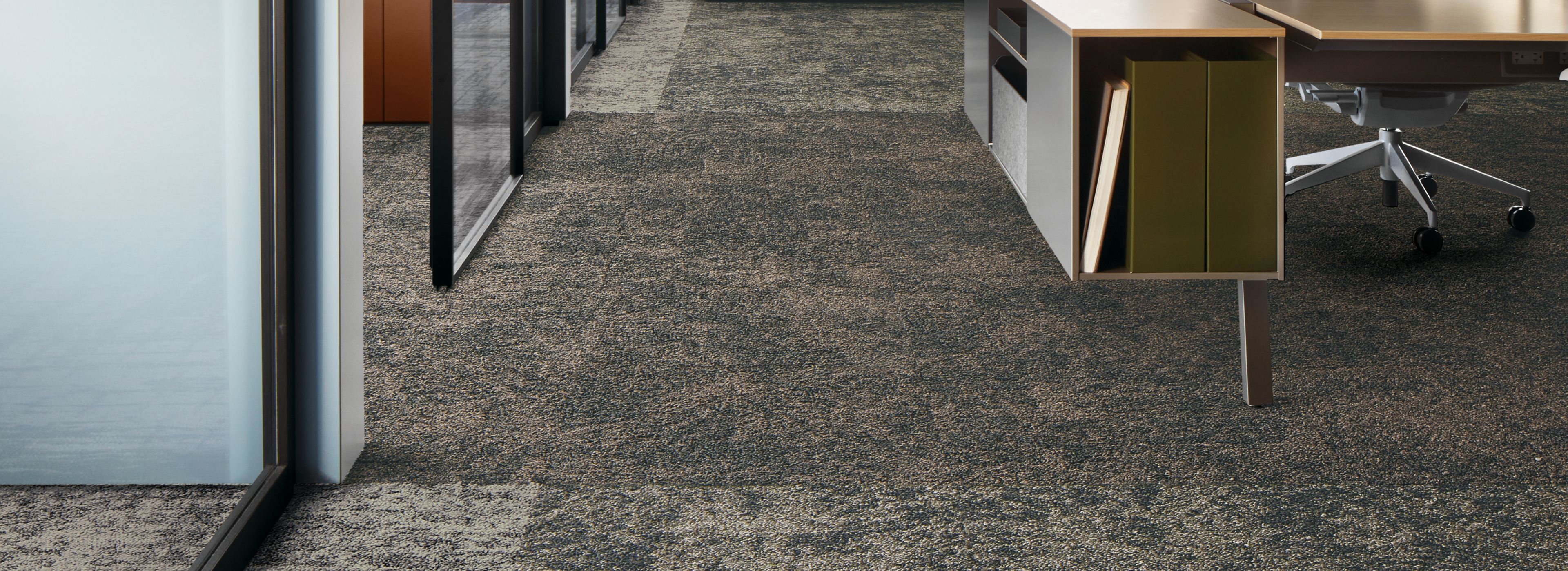Interface Two To Tango carpet tile in open office space imagen número 1