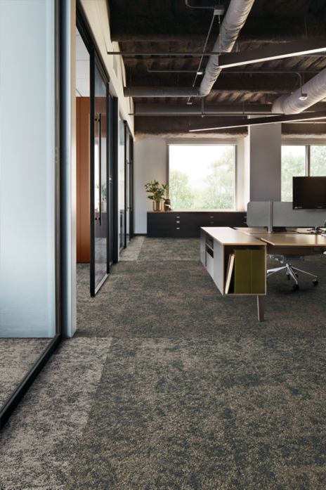 Interface Two To Tango carpet tile in open office space numéro d’image 1