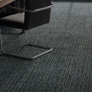 Interface UR201 carpet tile with desk and chair numéro d’image 1