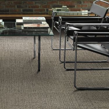 Interface UR202 carpet tile  in a seating area imagen número 1