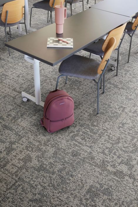 Interface Under Pressure carpet tile in classroom afbeeldingnummer 5