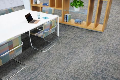 Interface Under Pressure carpet tile in workplace collaborative space afbeeldingnummer 4