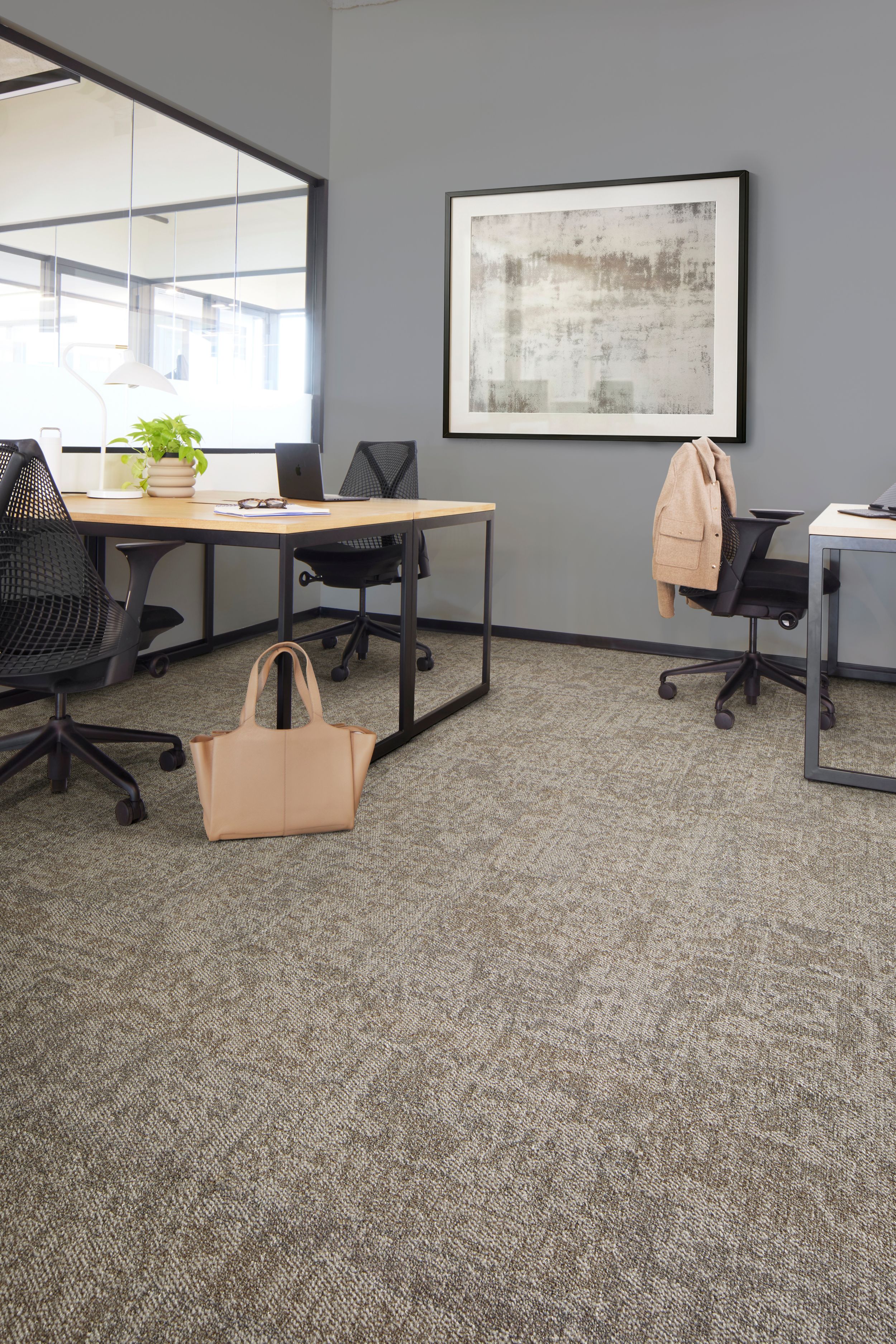 Interface Under Pressure carpet tile in private office afbeeldingnummer 6