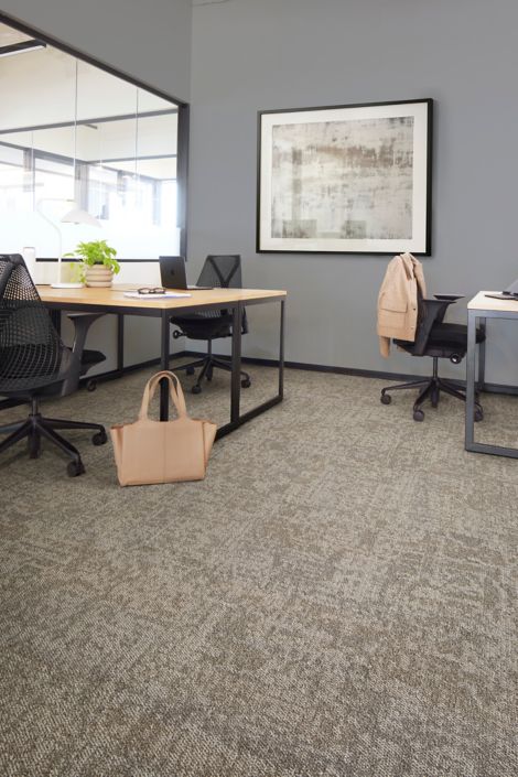 Interface Under Pressure carpet tile in private office afbeeldingnummer 6