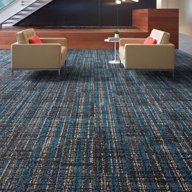 Interface Upload carpet tile and Textured Stones LVT in lobby area with couches numéro d’image 1