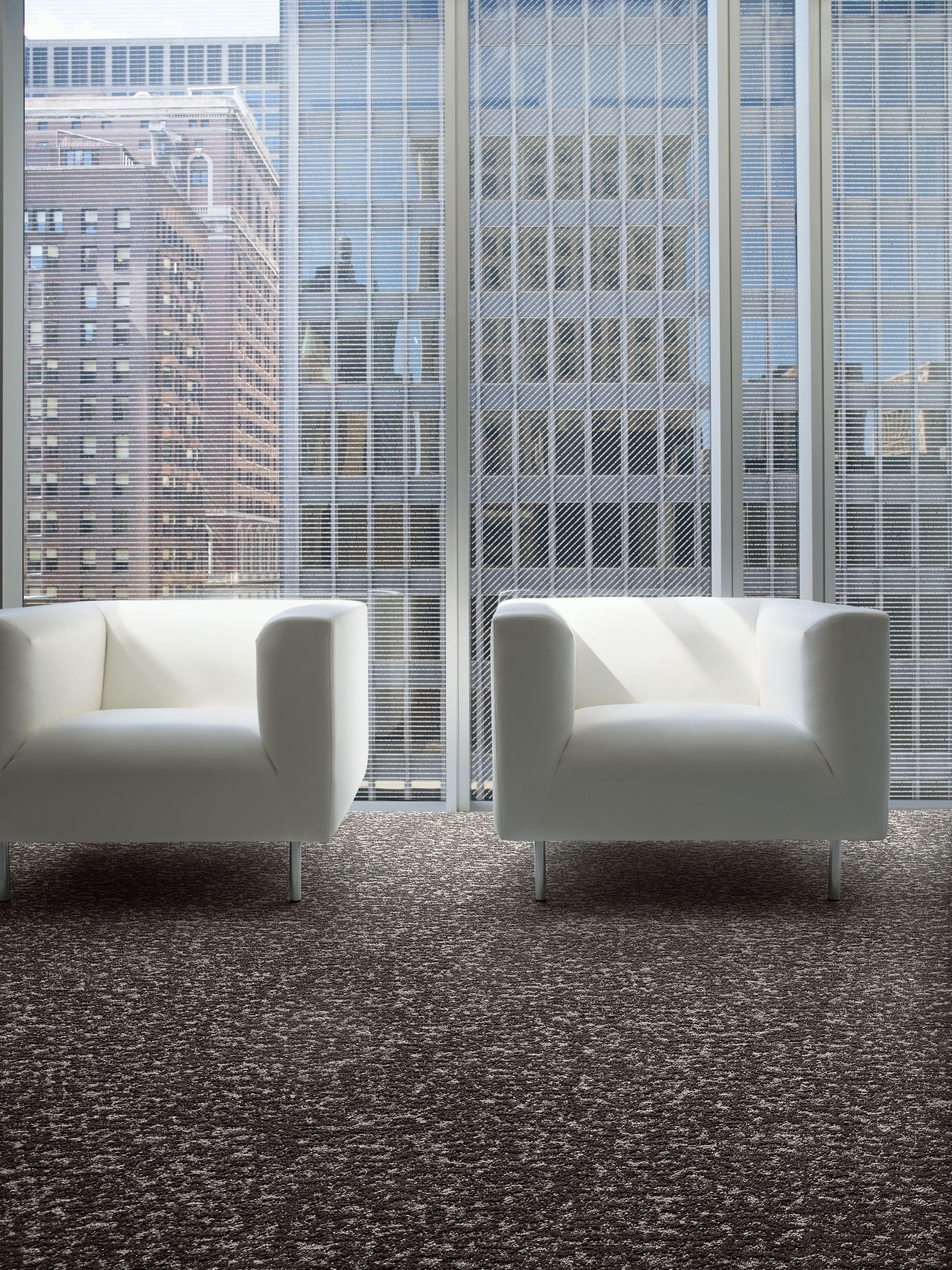 Interface Vessel square carpet tile with chairs in front of window imagen número 1