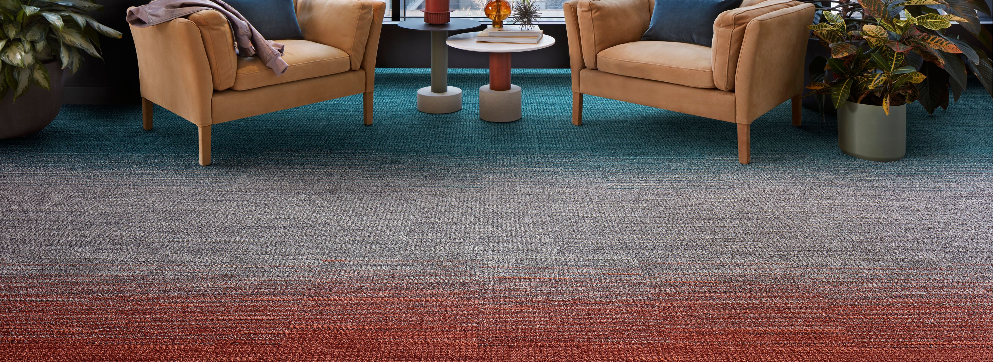 Interface WG100 and WG200 carpet tile in lobby imagen número 1