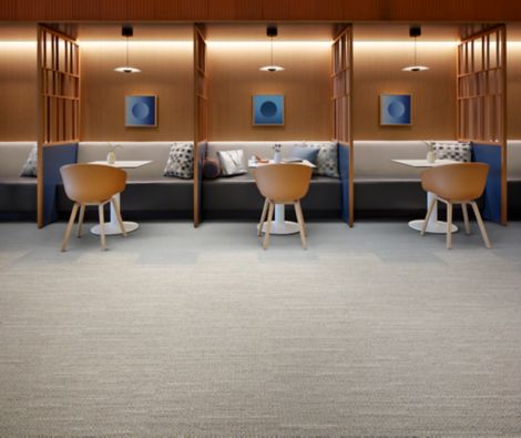 image Interface WG100 and WG200 carpet tile in workplace collaborative area numéro 9