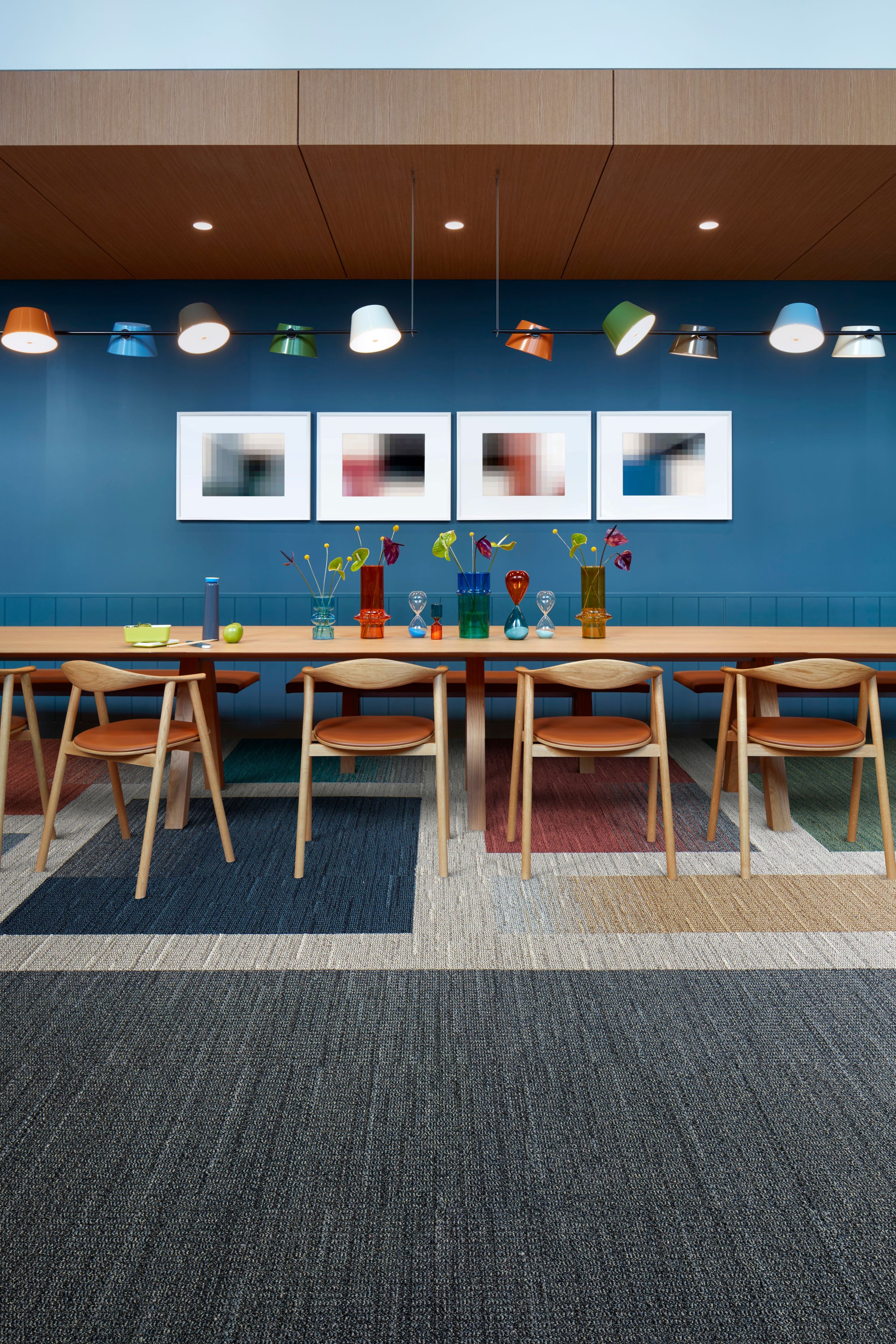 Interface WG100 and WG200 carpet tile in public space image number 3