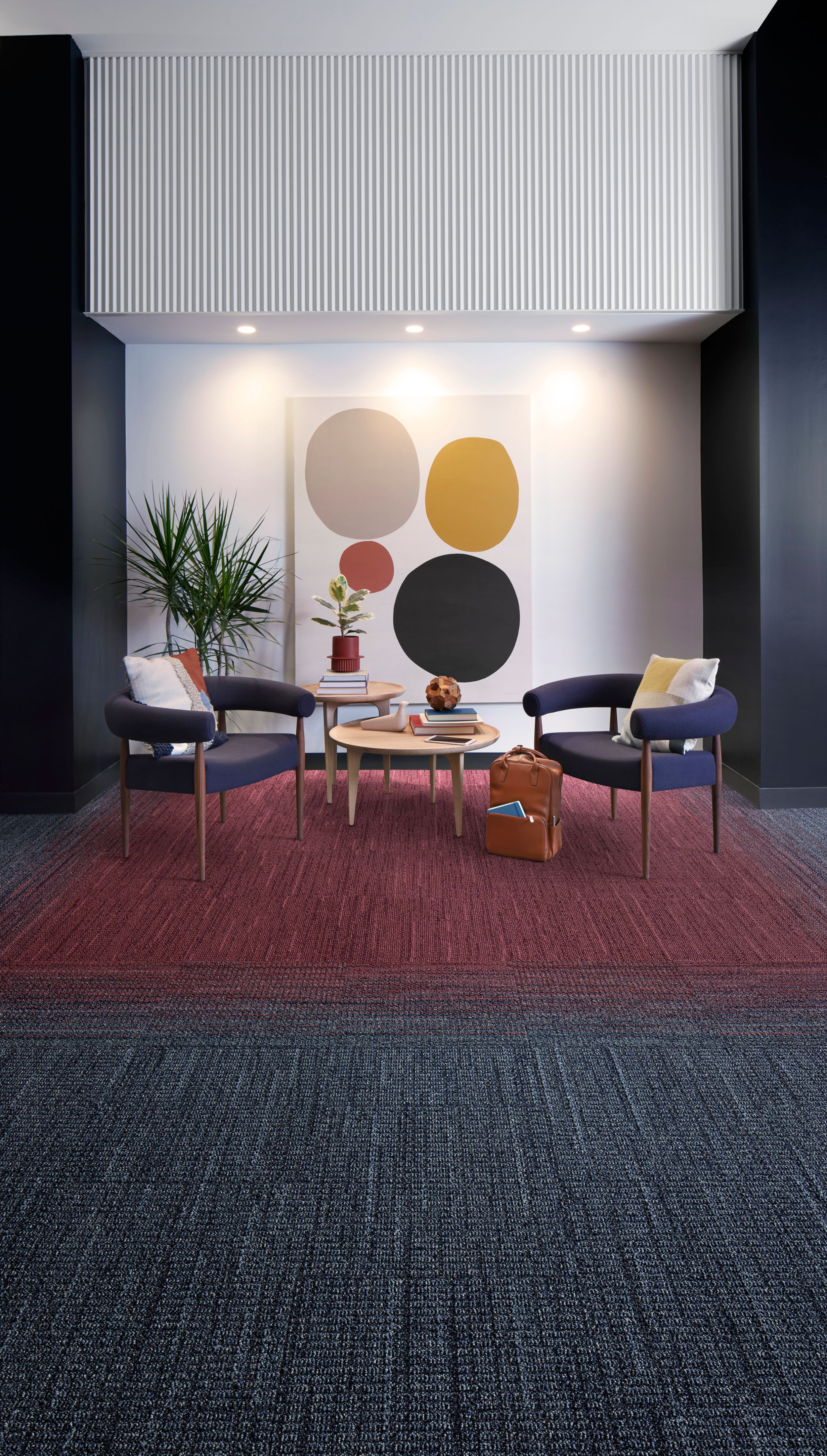 Interface WG100 and WG200 carpet tile in lobby imagen número 9