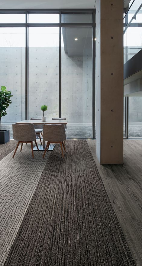 Interface WW880 plank carpet tile and Natural Woodgrains LVT in office common area imagen número 2