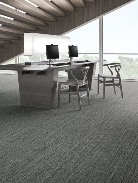 Interface WW880 plank carpet tile at a workstation under a stairwell Bildnummer 7