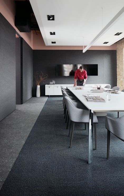Interface Step in Time and Walk the Aisle carpet tile in meeting area numéro d’image 11