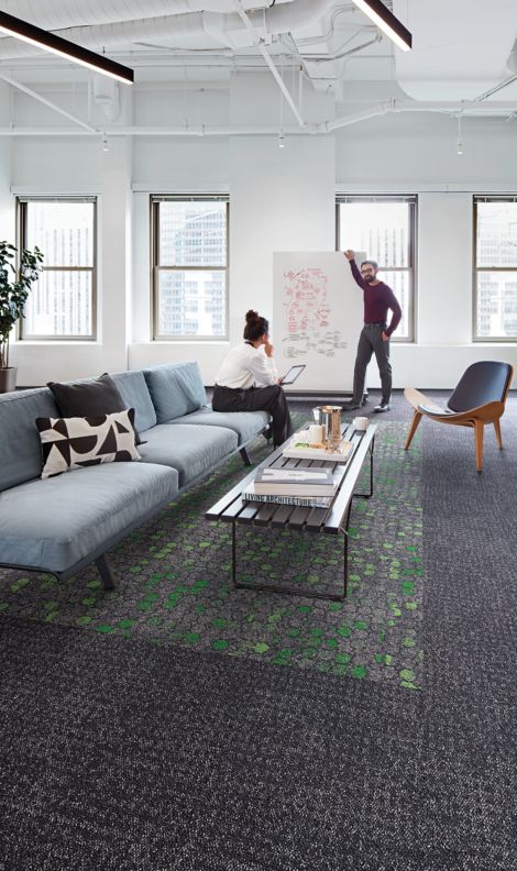 image Interface Broome Street and Wheler Street in open office area with people numéro 10