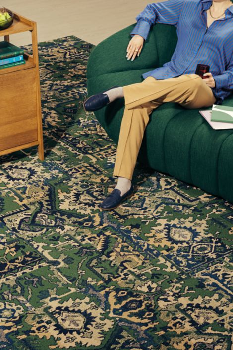 Carpet: Antiquities, Jade, Non Directional LVT: Northern Grain, Natural Satin, Ashlar imagen número 2