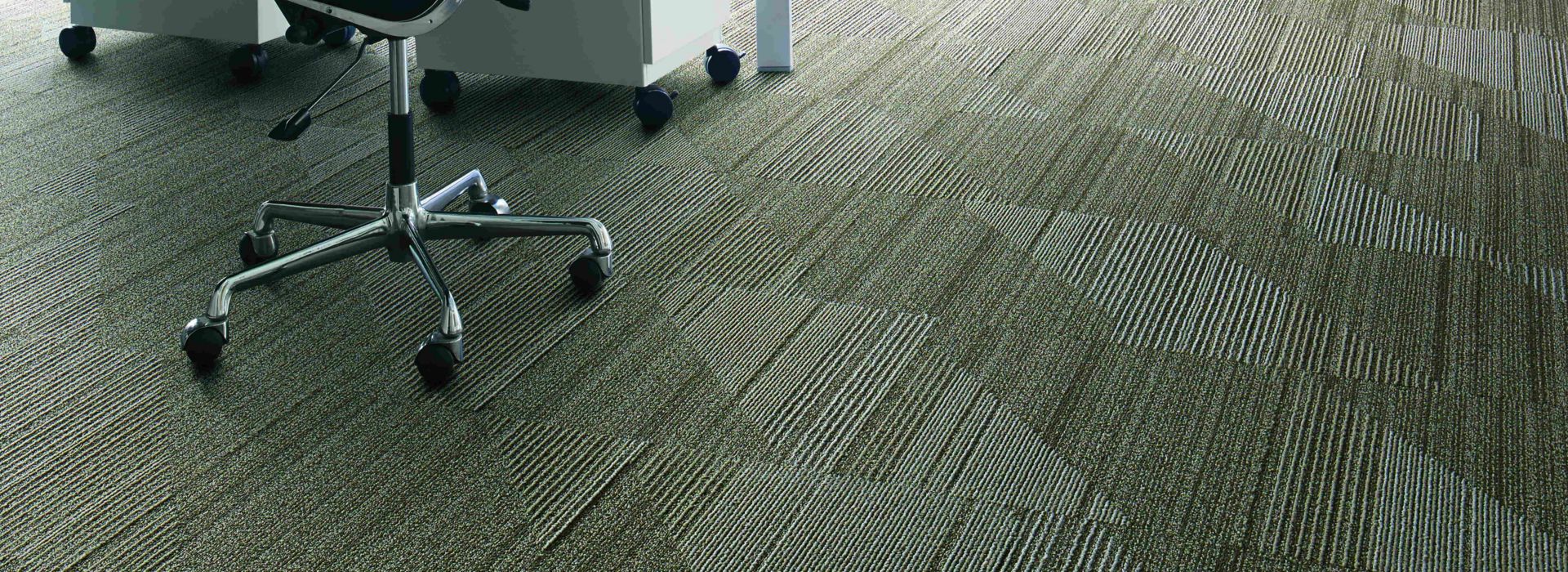 Interface Detours Ahead carpet tile in private office area imagen número 1