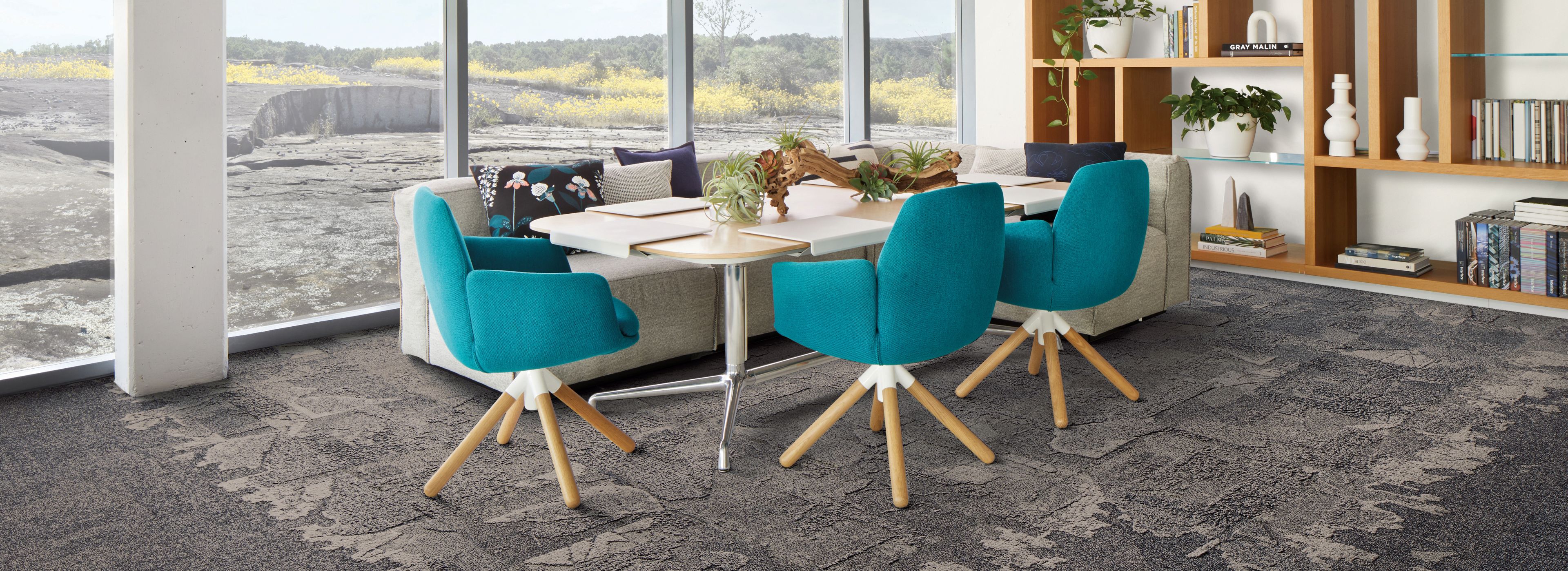 Interface Flat Rock, Bridge Creek, and Mountain Rock in private meeting room with blue chairs and large windows imagen número 1