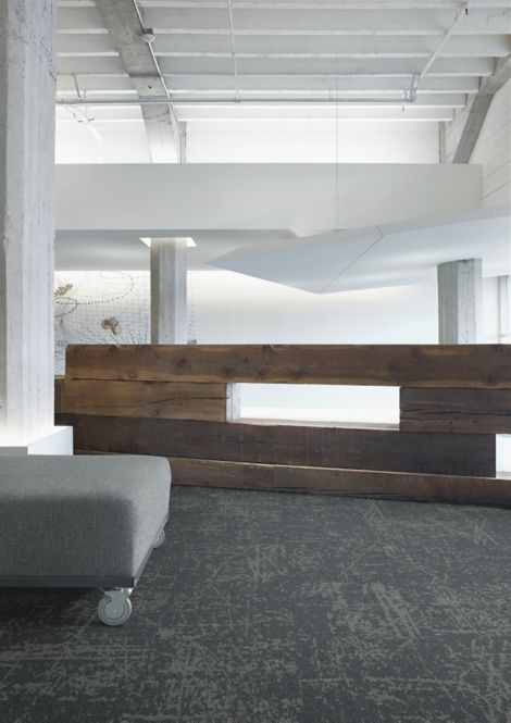 Interface Heartthrob carpet tile in reception area with seating and wood desk  imagen número 5