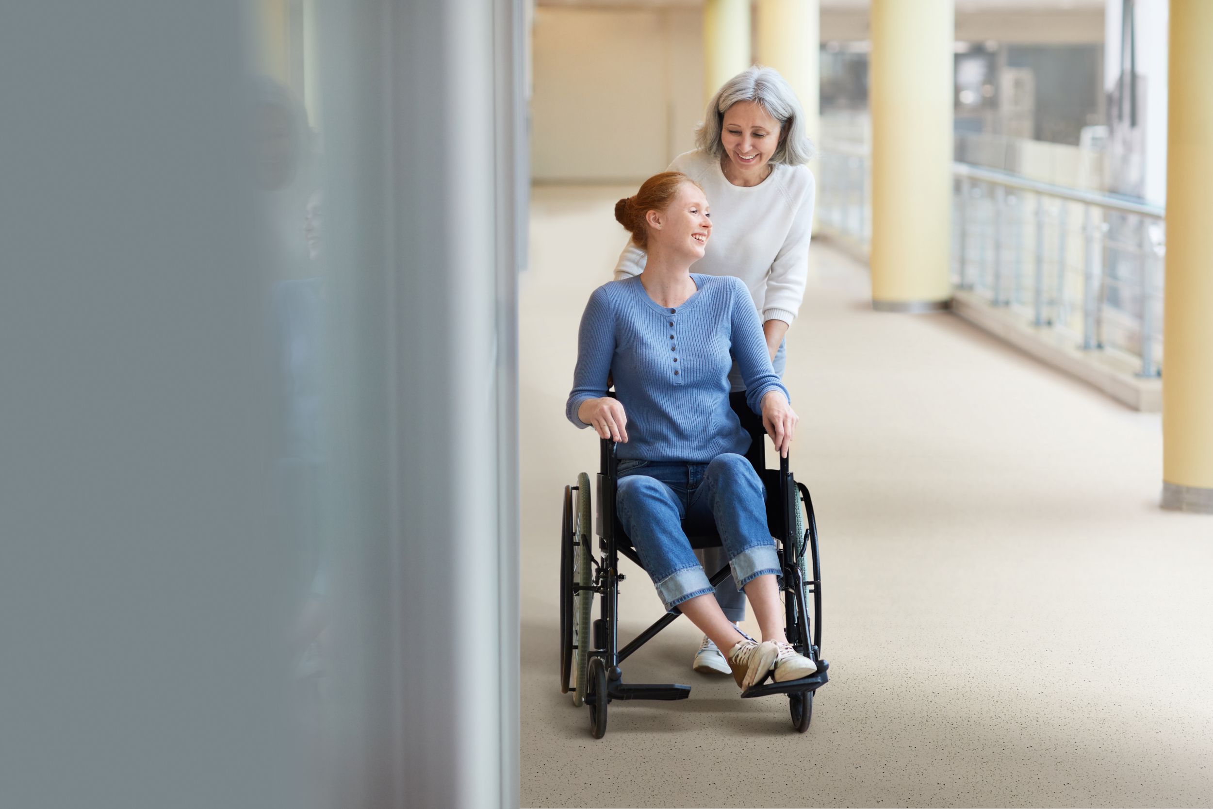 image noracare uneo rubber flooring in hospital corridor with woman pushing patient in wheelchair numéro 6