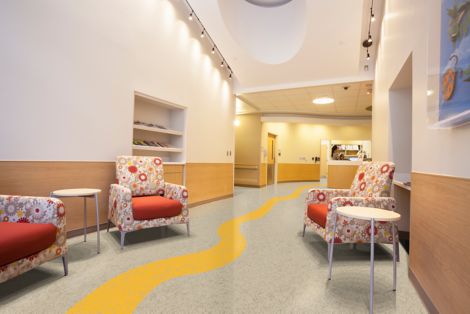 noraplan lona rubber flooring in hospital corridor image number 4