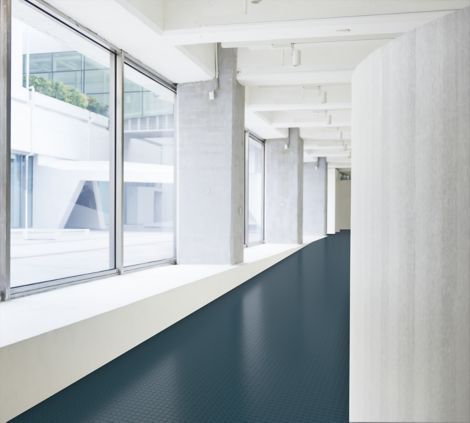 image norament 825 rubber flooring in corridor numéro 3