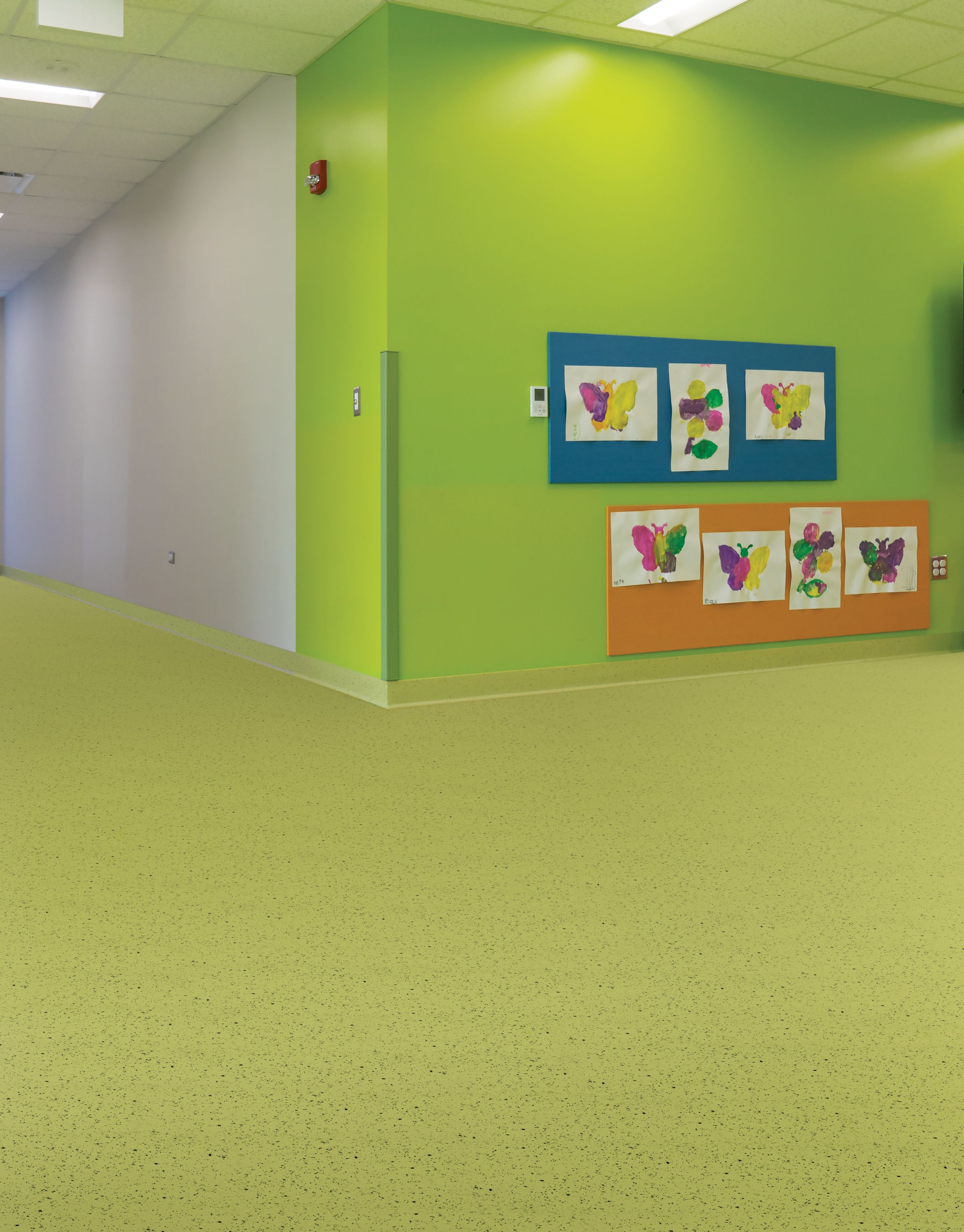 image noracare uneo rubber flooring in education corridor numéro 4