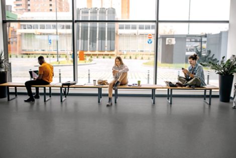 norament 926 pado rubber flooring in higher ed lobby imagen número 3