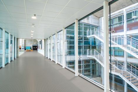 image norament 825/926 rubber flooring in modern building corridor numéro 9