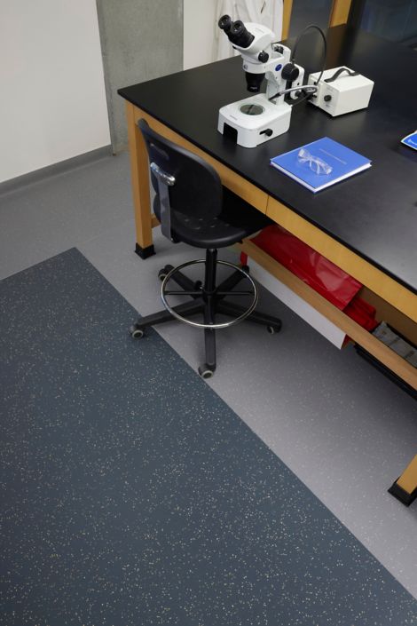 noraplan signa-environcare rubber flooring in lab image number 3