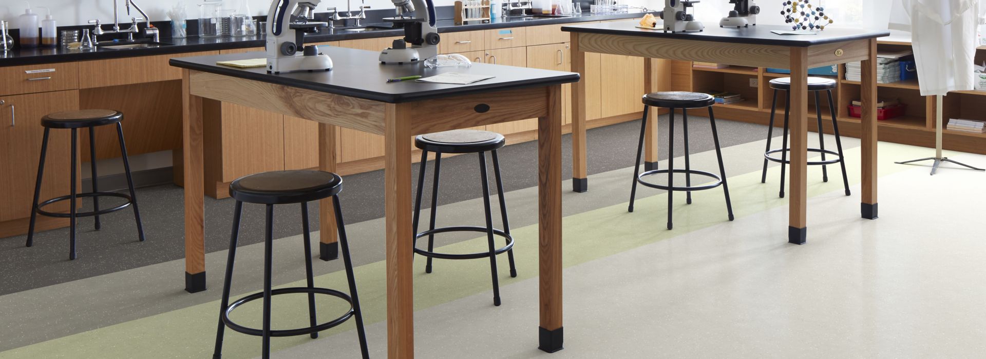 noraplan signa-environcare rubber flooring in laboratory classroom
