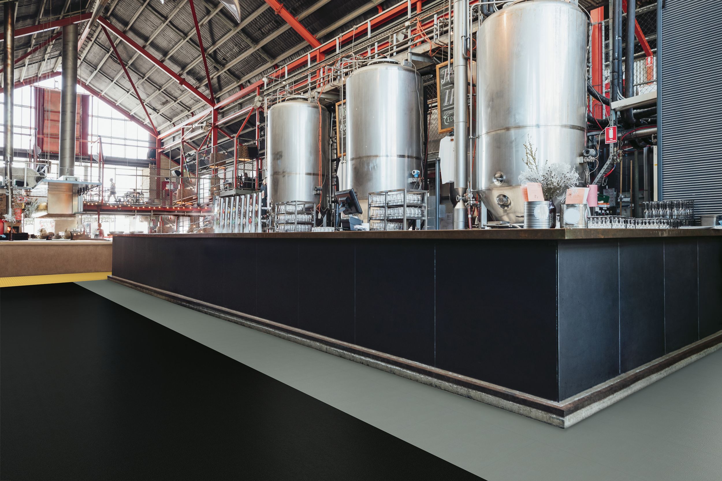 norament hammered rubber flooring in industrial workspace numéro d’image 6