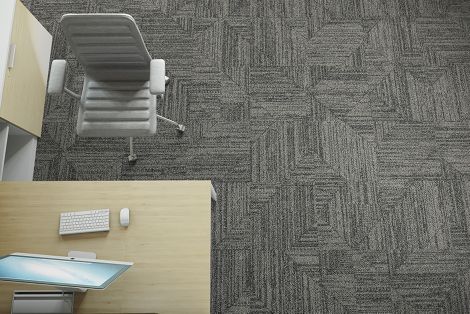 Interface Open Air 403 carpet tile in overhead view with wood work desk and file cabinet afbeeldingnummer 2