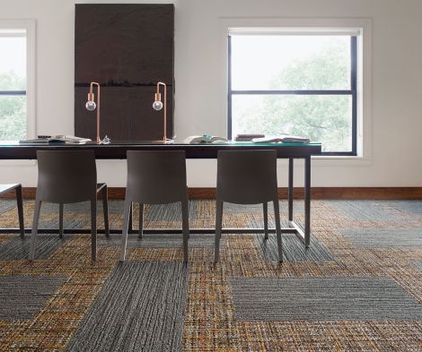 Interface WW895 and WW880 plank carpet tile in meeting room afbeeldingnummer 5