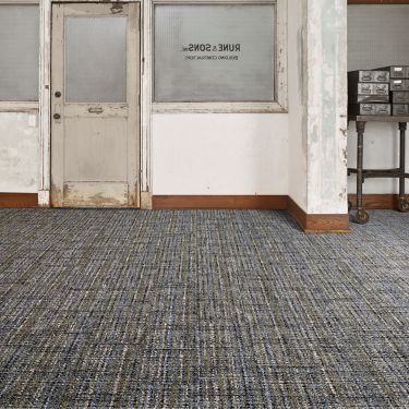Interface WW895 plank carpet tile in office common area número de imagen 1