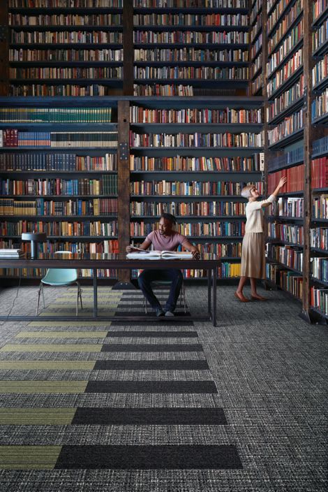 Interface WW865 and WW895 plank carpet tile in library afbeeldingnummer 7