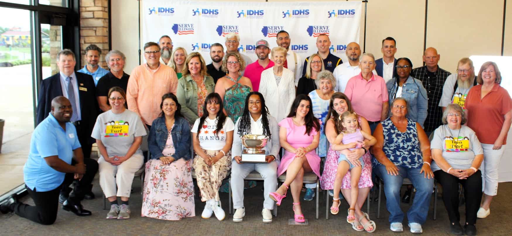 Group picture of all finalists, Serve Illinois staff, and Commissioners/judges.