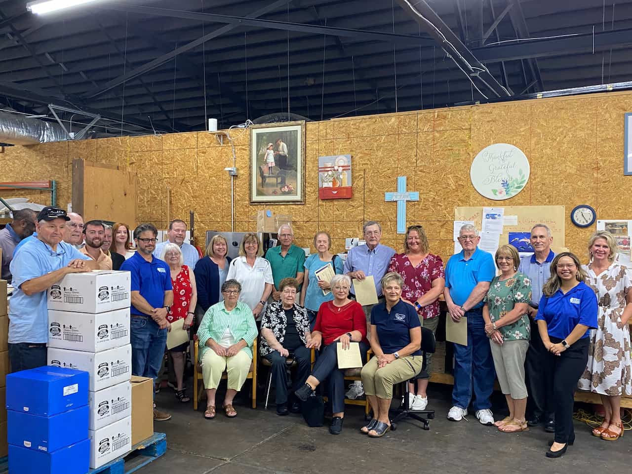 Group picture at Mt. Vernon Fight Food Insecurity pop up event