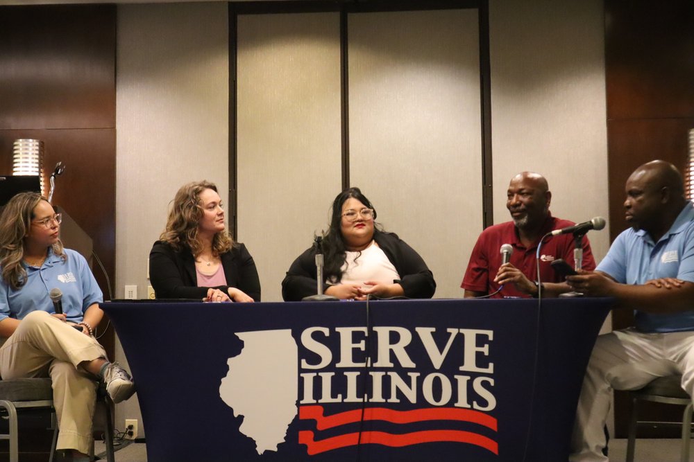 Alumni panel from left to right: Serve Illinois Volunteer Service Program Coordinator Cecilia Maciel, Public Allies alum Lillie Sellers, Public Allies alum Cre Walls, and City Year Alum Aira Lheiz, Aquino and Serve Illinois Volunteer Program Manager Jacob Jenkins