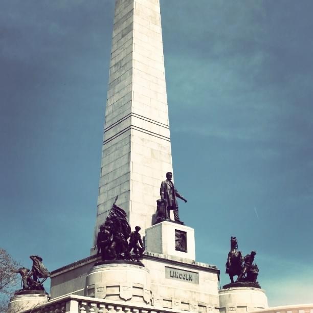 Statuary on upper level of Lincoln Tomb