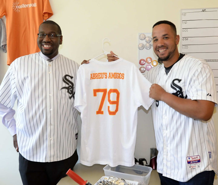 Jose Abreu greeted warmly by Abreu's Amigos