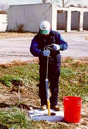 Groundwater sampling (10948 bytes)