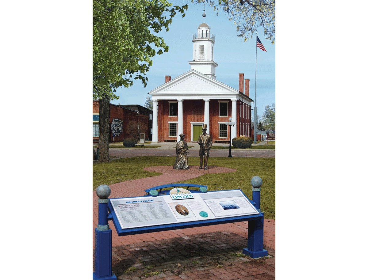 Metamora Courthouse - Central Region