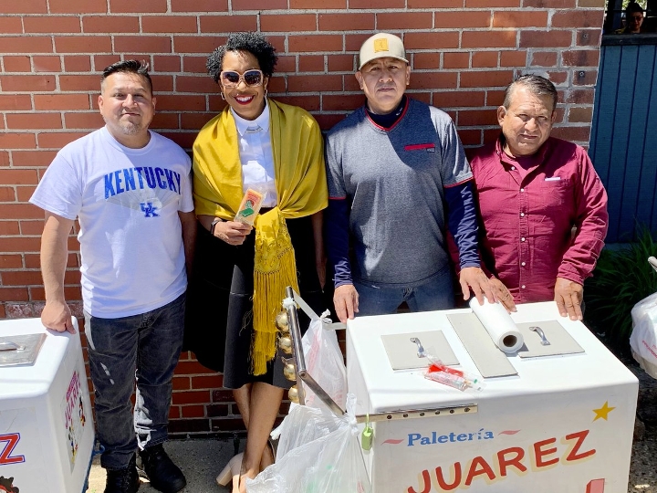 Lt. Governor Stratton and a paletero.