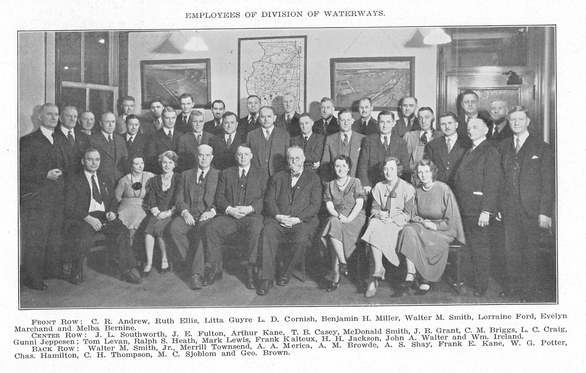 1917-1925: newspaper image of employees of the Division of Waterways
