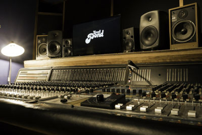 studio monitors for mixing and mastering