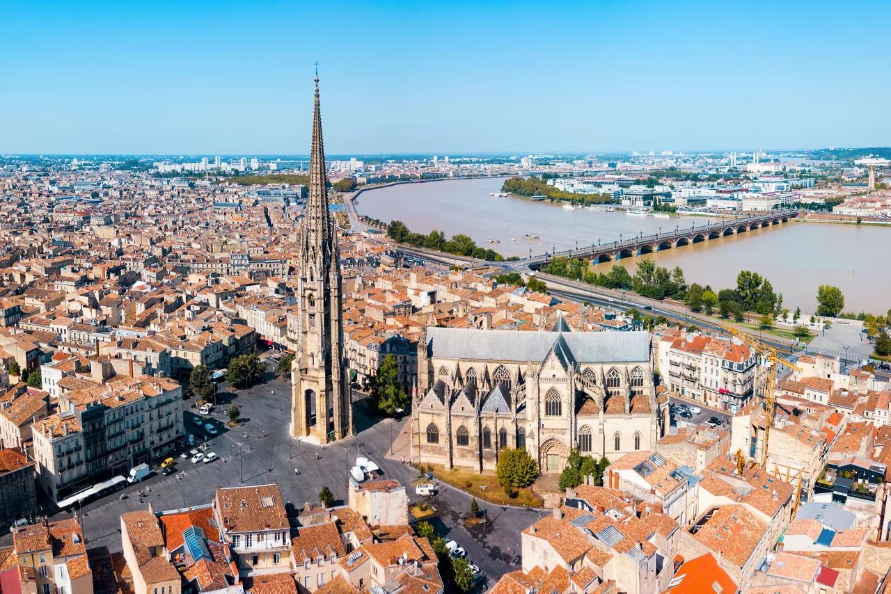 Vue panoramique aérienne de Bordeaux.