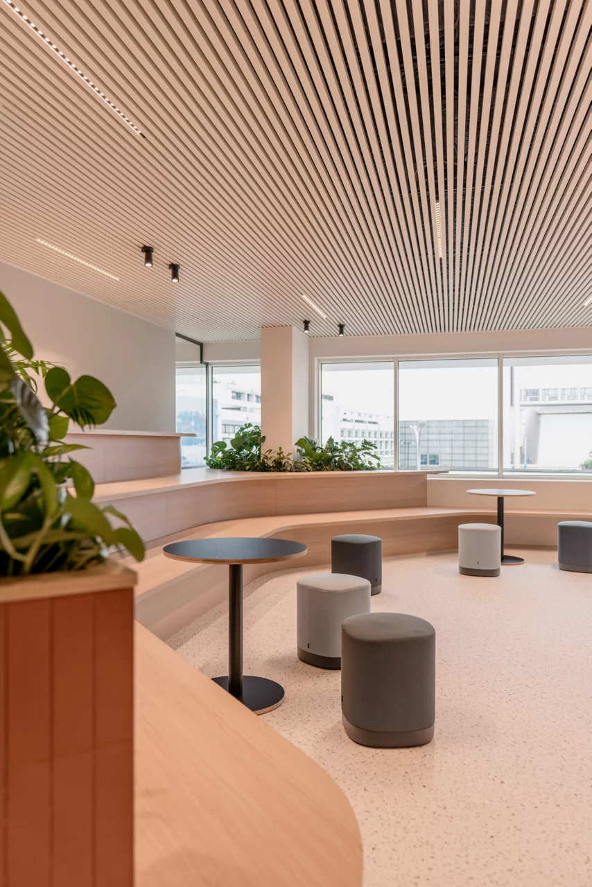 Hybrid meeting space