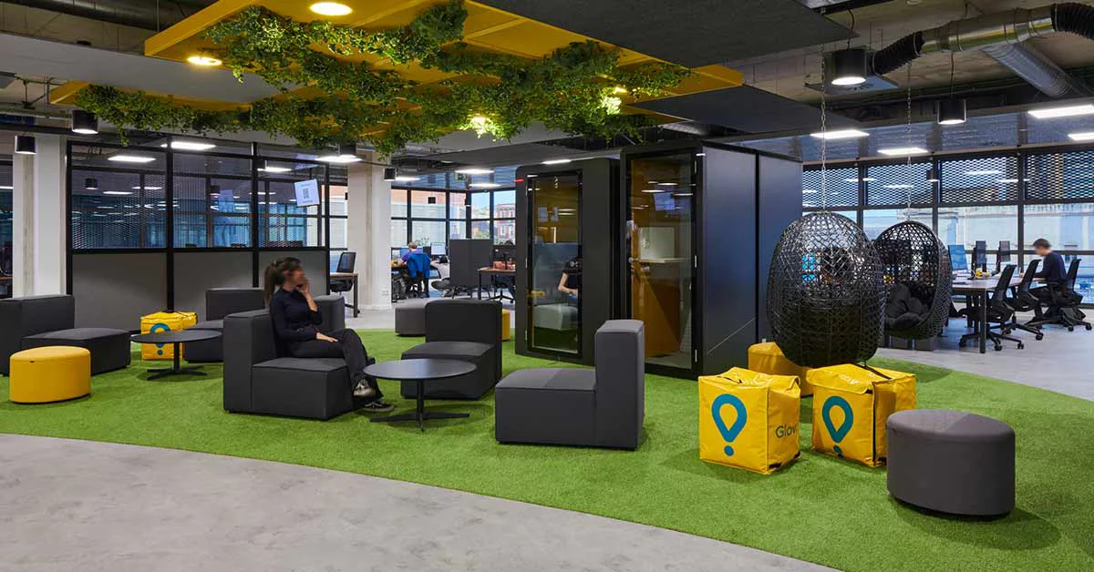 Interior de oficina ecológica. Imagen generada por computadora de un lugar de trabajo creativo con plantas por todas partes.